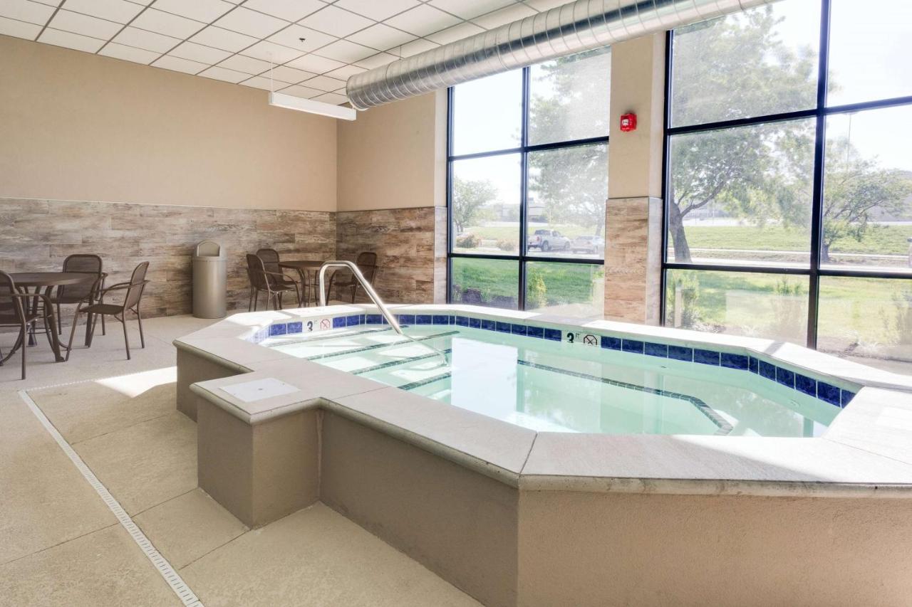 Drury Inn & Suites Kansas City Shawnee Mission Merriam エクステリア 写真
